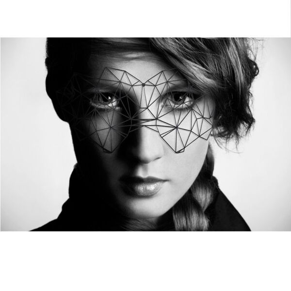 Čierna vinylová maska Bijoux Indiscrets Mask, dizajn Kristine