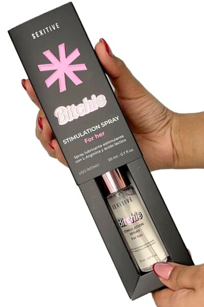 Obal s rozprašovačom stimulačného spreja Sexitive Bitchie Stimulation Spray, 20 ml