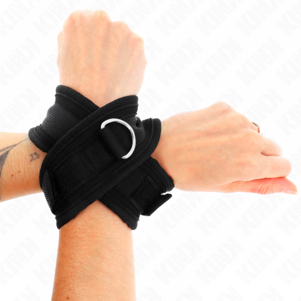 Čierne prekrížené putá Kink Cross Cuffs