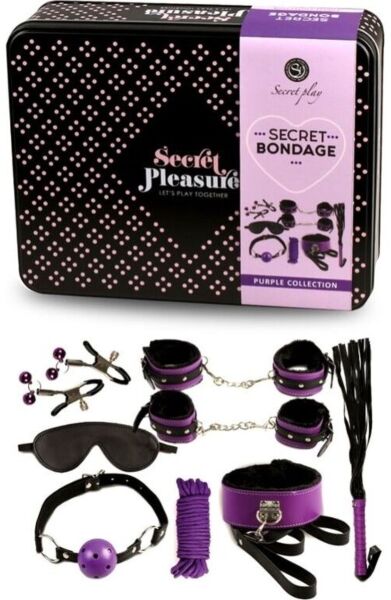 Bondage set Secret Play s bičom, putami, loptovým roubíkom, lanom, maskou na oči, obojkom a štipcami, všetko v čiernej farbe